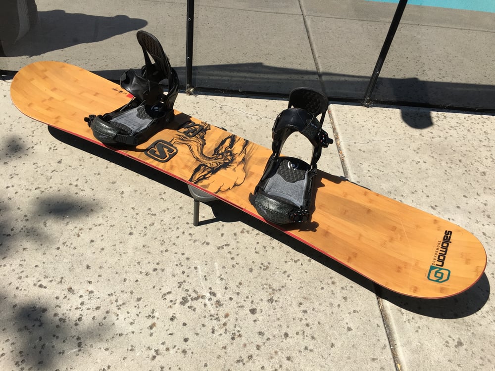 Image of Arbor Roundhouse 159 Wide Snowboard w/Relay Pro xl bindings.