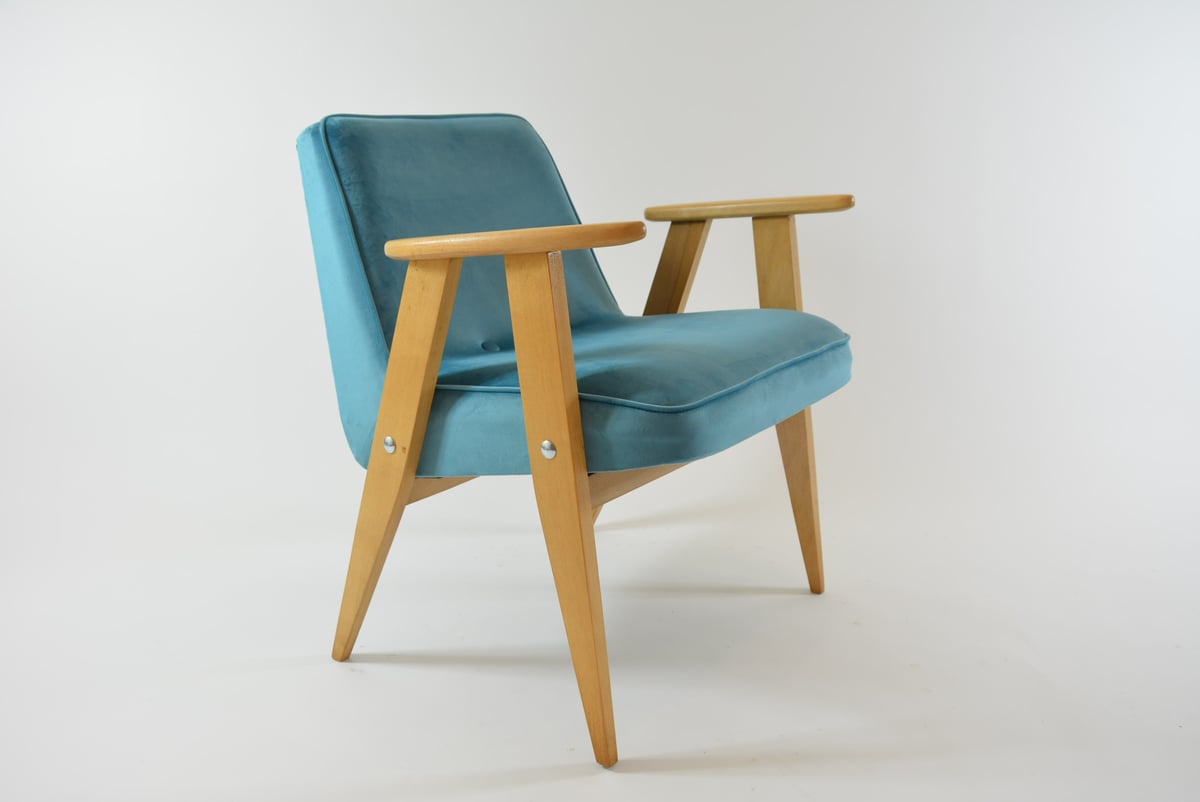 Image of Fauteuil 366 signé J.Chierowski bleu ciel