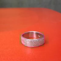 Image 4 of platinum finger shaped ring 7mm x 1.5mm in deep freeze texture 