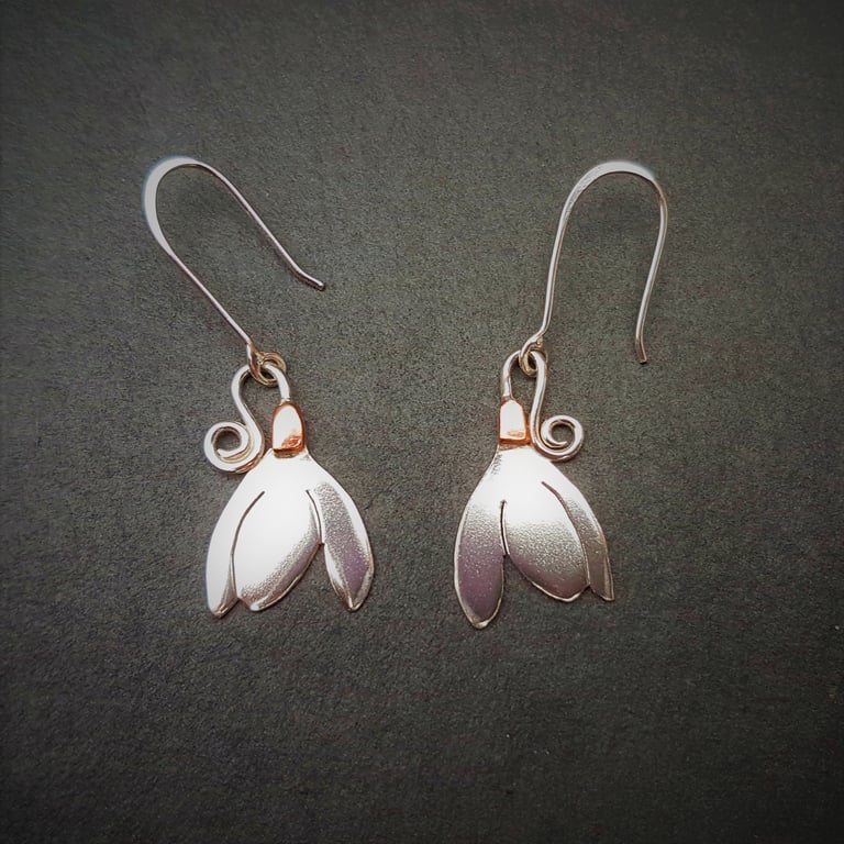Snowdrop Dangle Earrings Image 3