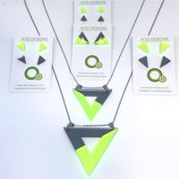 Náhrdelník Acamar šedá  - fluorescentní zelená