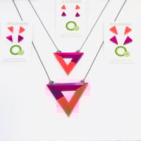 Náhrdelník Acamar Fuksiová -fluorescentní oranžová 