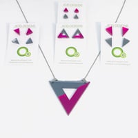 Náhrdelník Acamar šedá - fuksiová 