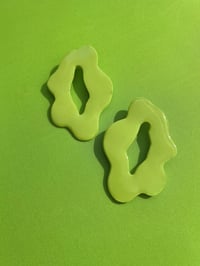 Image 2 of Winny (Click For More Colors)