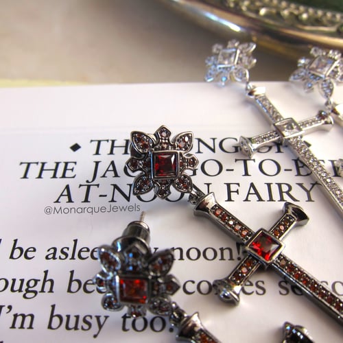 Image of Gothique crucifix earrings  
