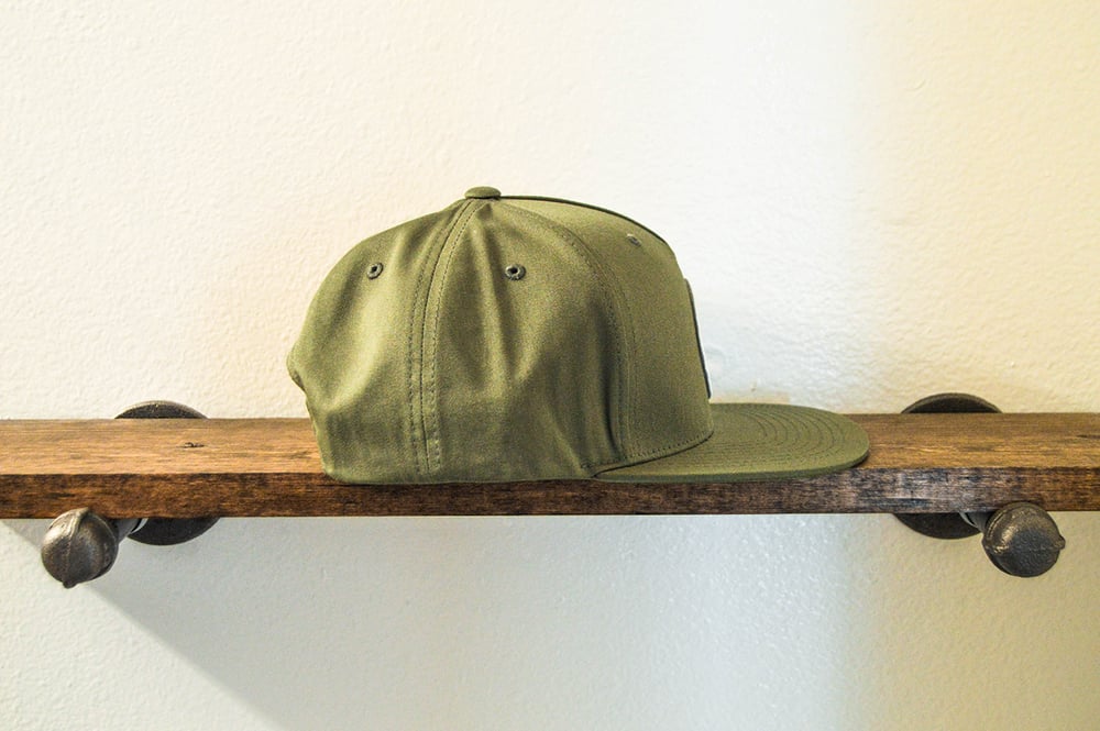 The "Hunter" 5-panel Snapback (Olive Green)