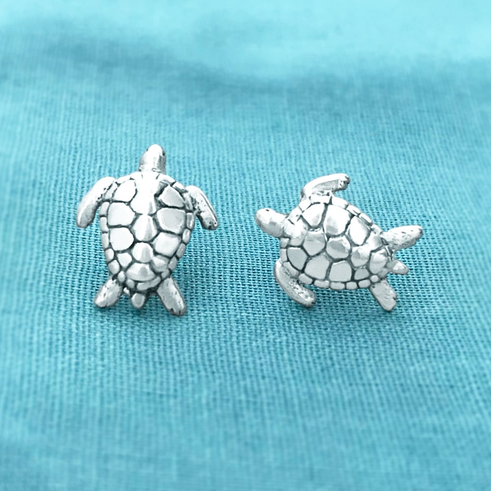 NauticalWheeler — Sea Turtle Stud Earrings in Sterling Silver