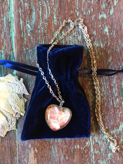 Image of Pendant Necklace "Roses"