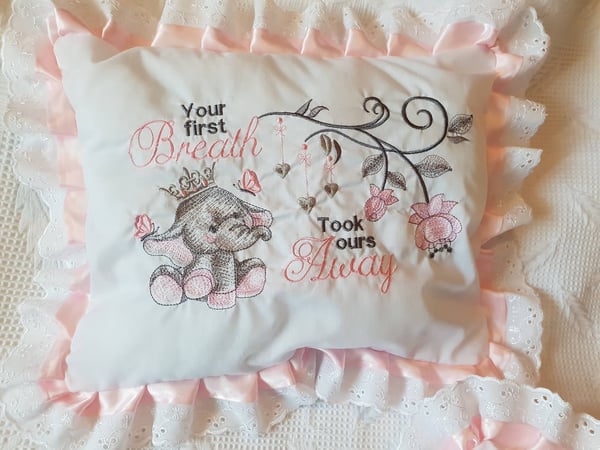 Image of Elephant pillow 