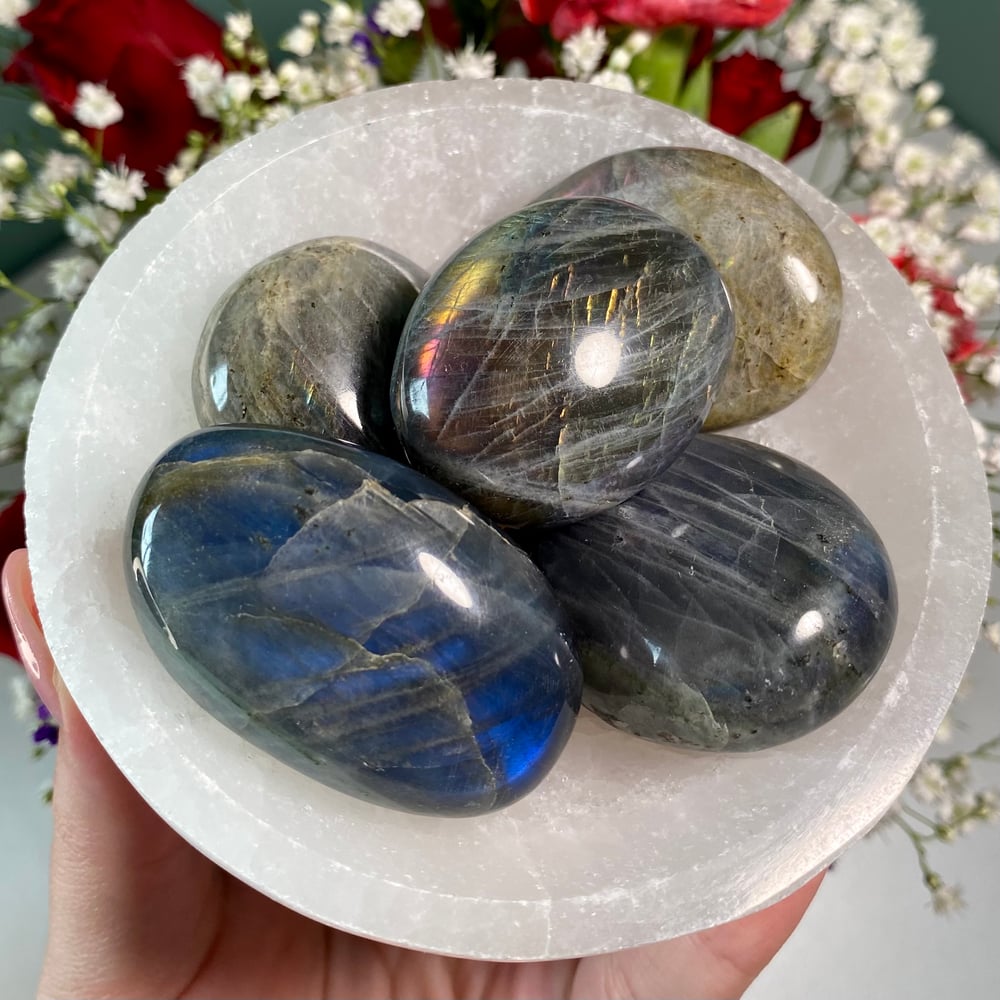 Image of Labradorite Palmstone 