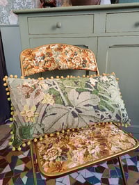 Image 1 of Coussin en canevas "Berthe"