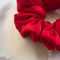 Image 7 of SCRUNCHIE OVERSIZED + STANDARD INTENSE RED