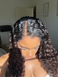 Image 4 of GLUELESS 20 inch READY TO WEAR 360 Swiss lace wig with HIGHLIGHTS and LAGOS hairline 