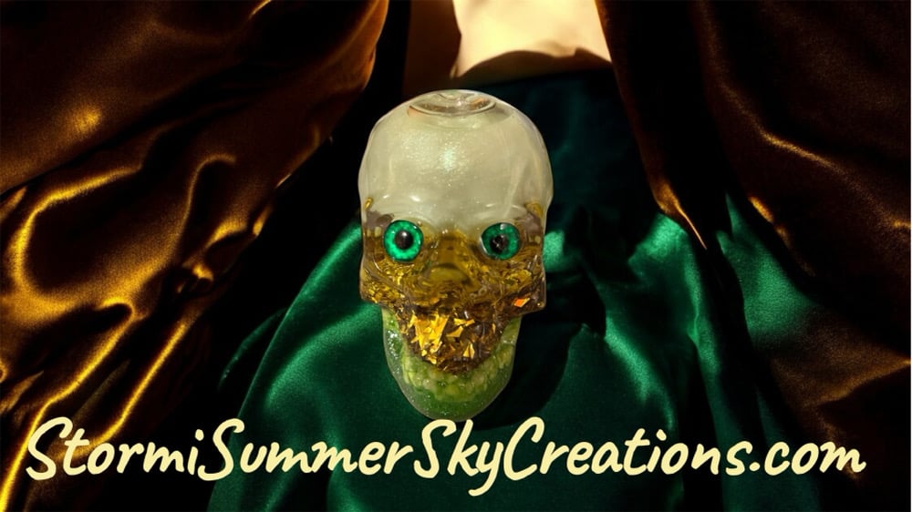 Image of Large Green and Gold Shaker Skull