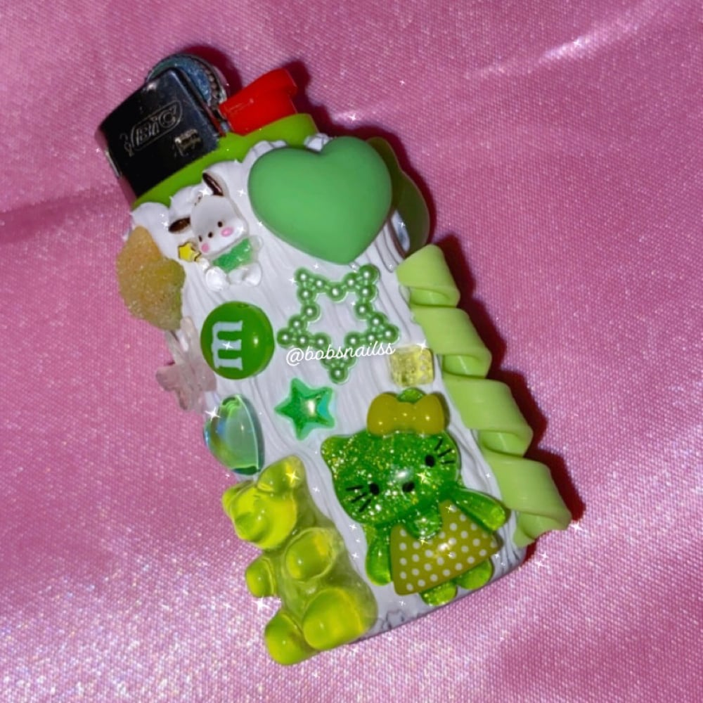 Image of 🔫🐸🥑🍏Green Mini Lighter