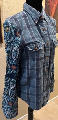 Image 3 of Vintage Funky Blue/White Flannel Shirt Floral Print Sleeves Highland Cow