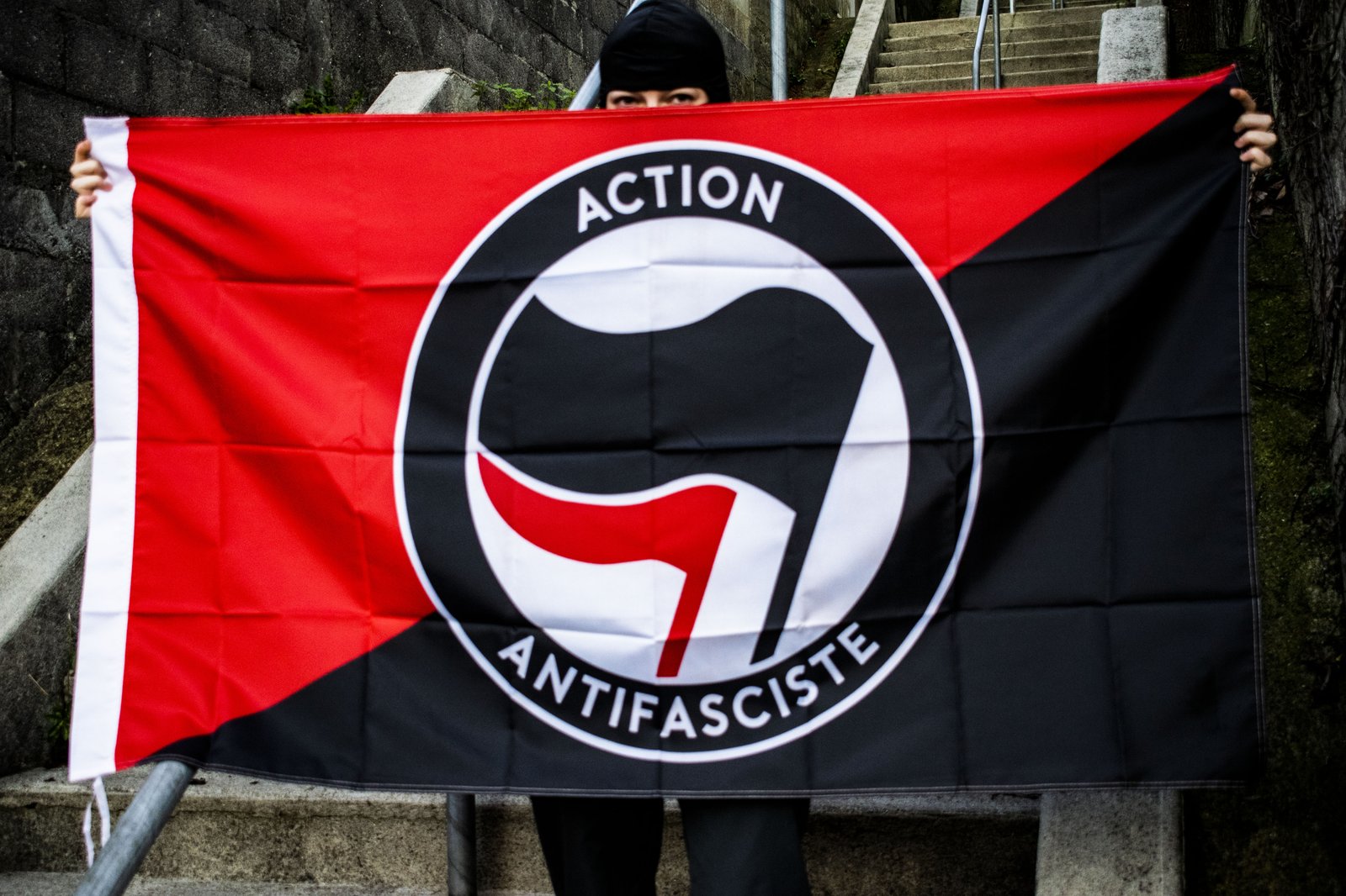 Drapeau "ACTION ANTIFASCISTE" 150cm/90cm | Communication Antifasciste