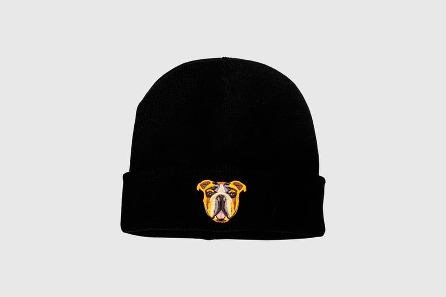 Image of CAPPELLO IN LANA CON RICAMO BULLDOG INGLESE NERO/BIANCO