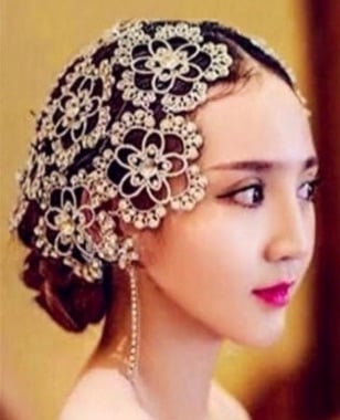 Image of CRYSTAL  LACED CAP 