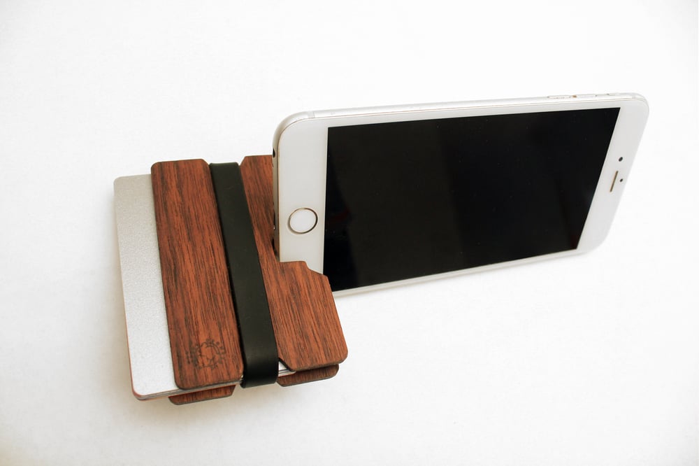 Wooden Wallet Ring Phone Holder / Stand - The Wallet Rngr Curly Maple