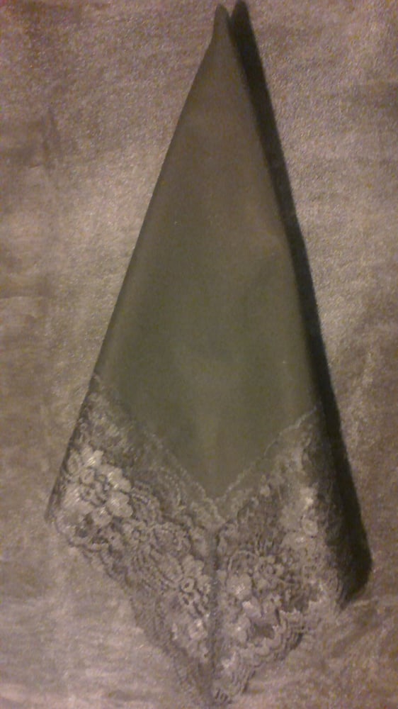 Image of COTTON AND LACE HANKIE