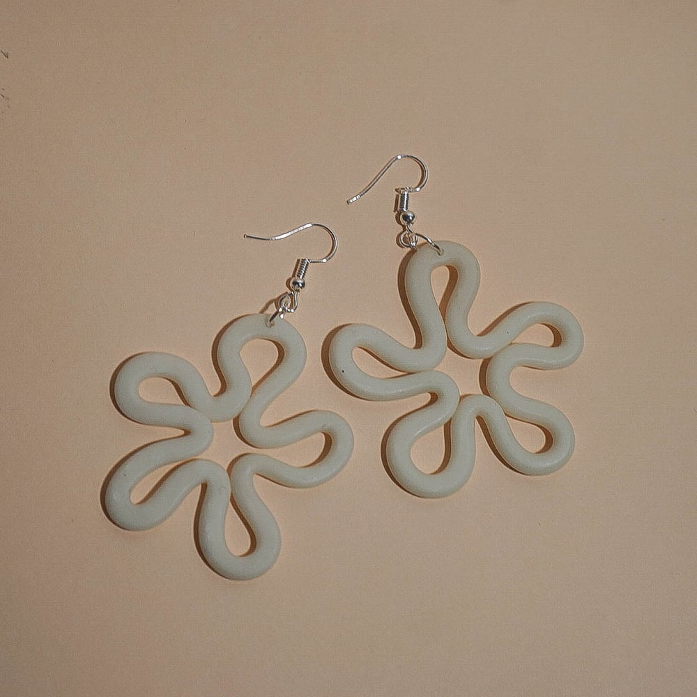 Image of Flower Power Earrings | Pearl Glow