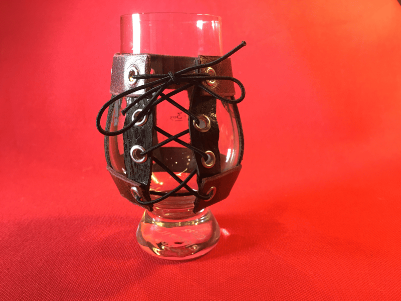 Image of RED AND BLACK GLENCAIRN BEER GLASS LEATHER LANYARD
