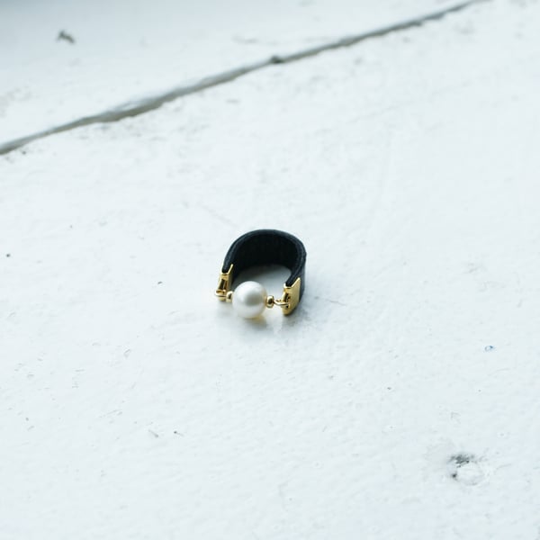 Image of Dot Ring -  Fresh water Pearl and black