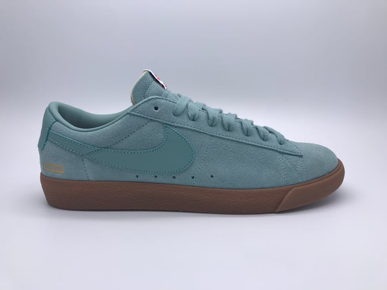 Image of NIKE BLAZER LOW GT QS SUPREME