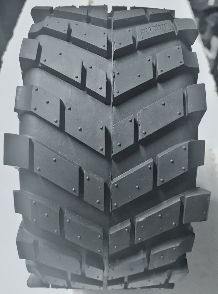 Image of Madmax Chevron X-maxx V.1 rim and tyre set of four.