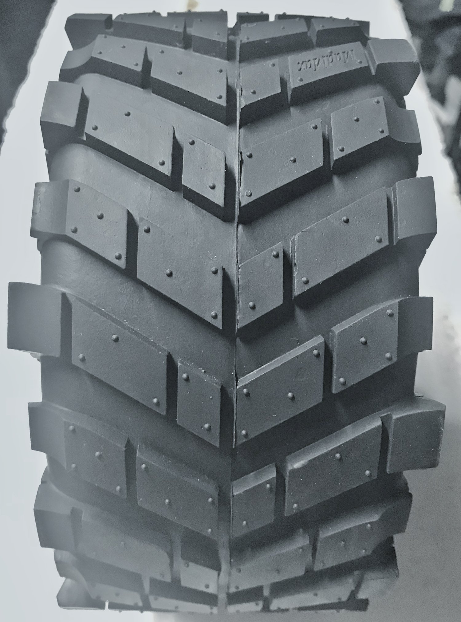 Image of Madmax Chevron X-maxx V.1 rim and tyre set of four.