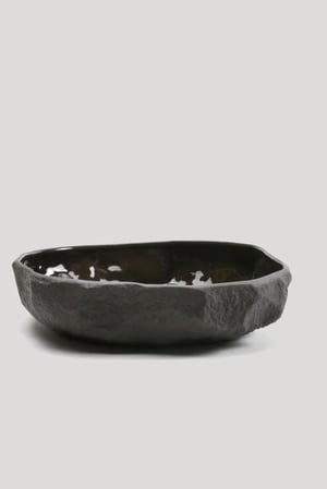 Max Lamb - Crockery large flat bowl, Black