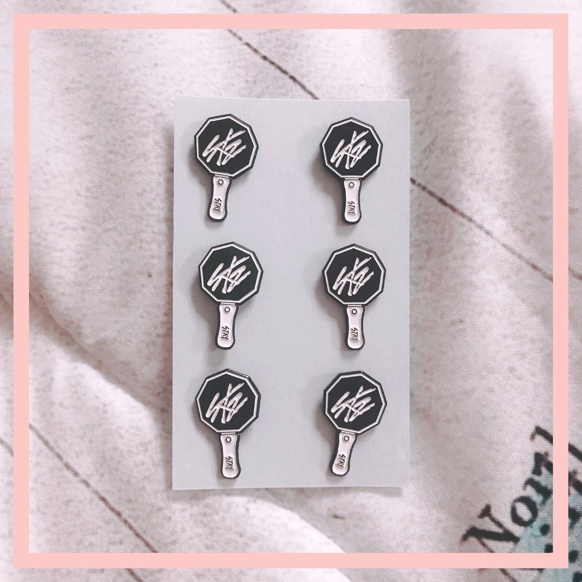 SKZ Lightstick Pin | gelibeanx