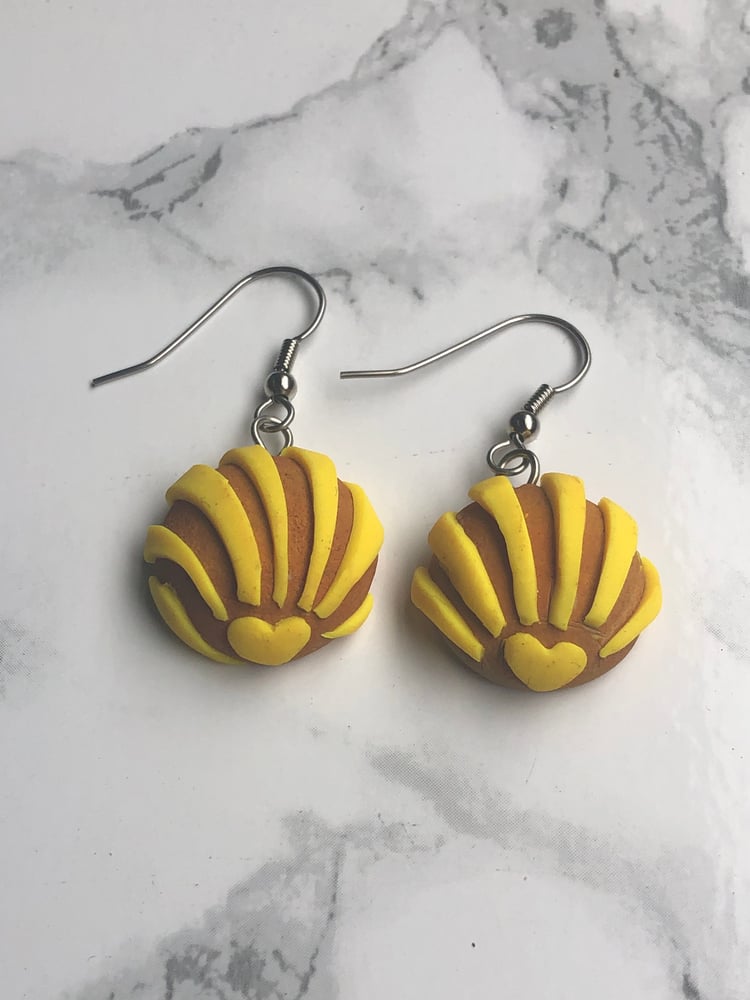 Image of Concha Earrings ( yellow )