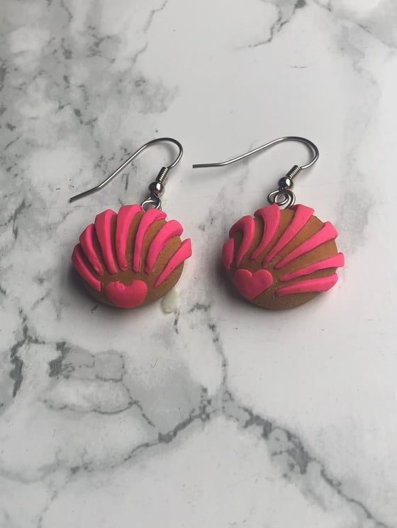 Image of Concha Earrings ( pink )