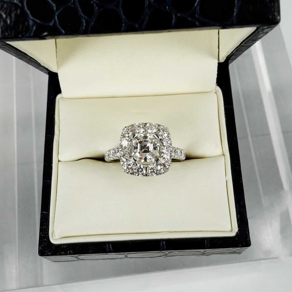 Image of PJ5613 - 18ct white gold diamond Halo engagement ring 