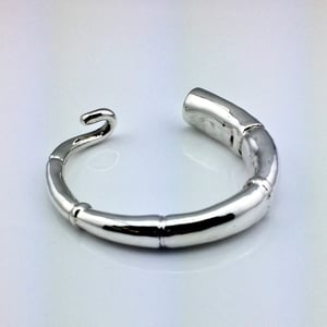 Image of SILVER TENDRIL CUFF BRACELET 02