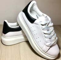 Sneakers da donna bianche con retro nero