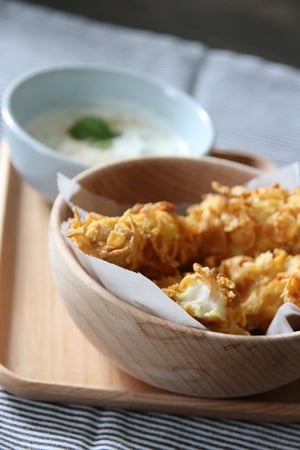 Image of Vendredi, jour du poisson. Nuggets de poisson aux pétales de maïs 