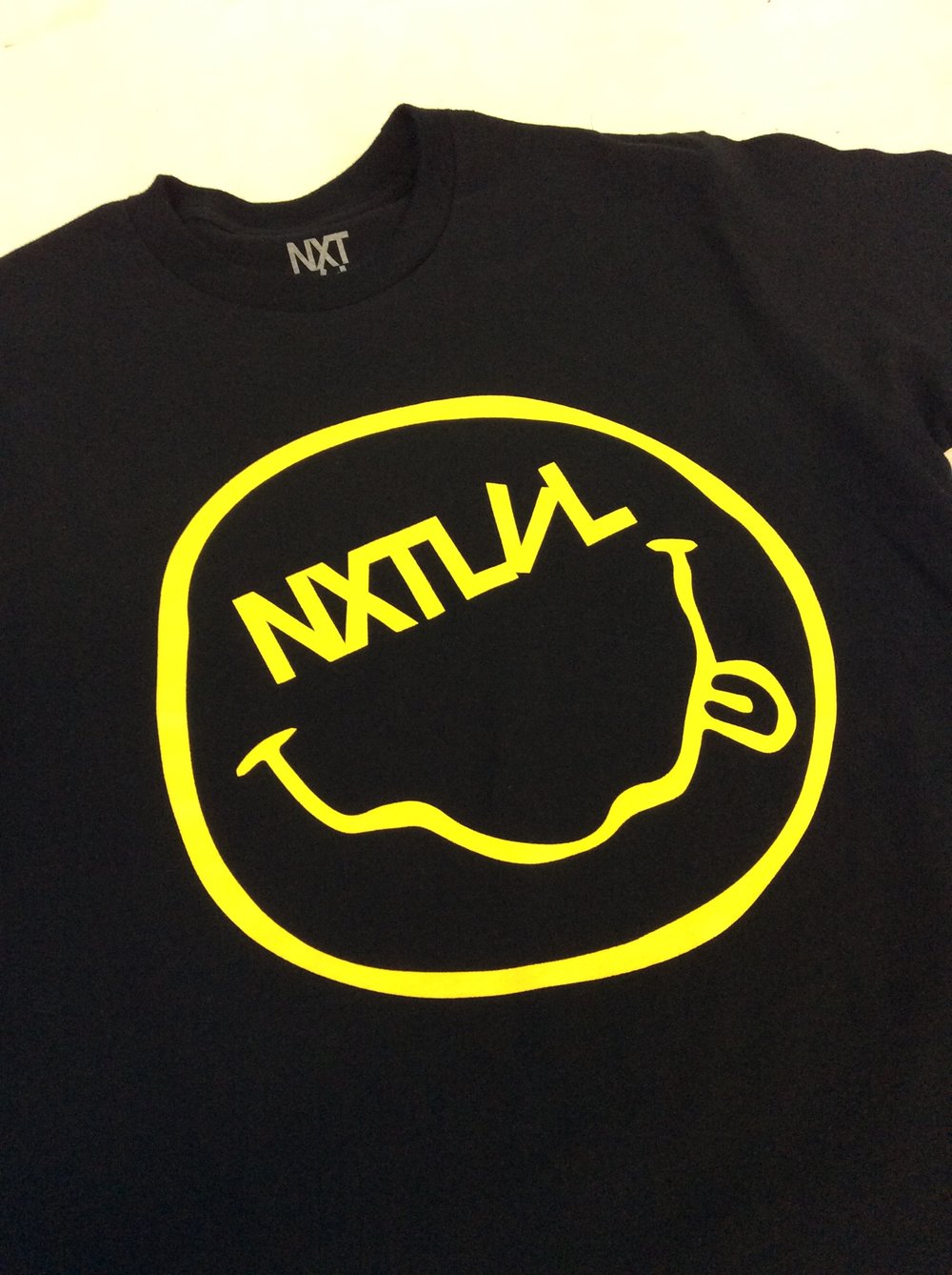 HAPPY FACE TEE
