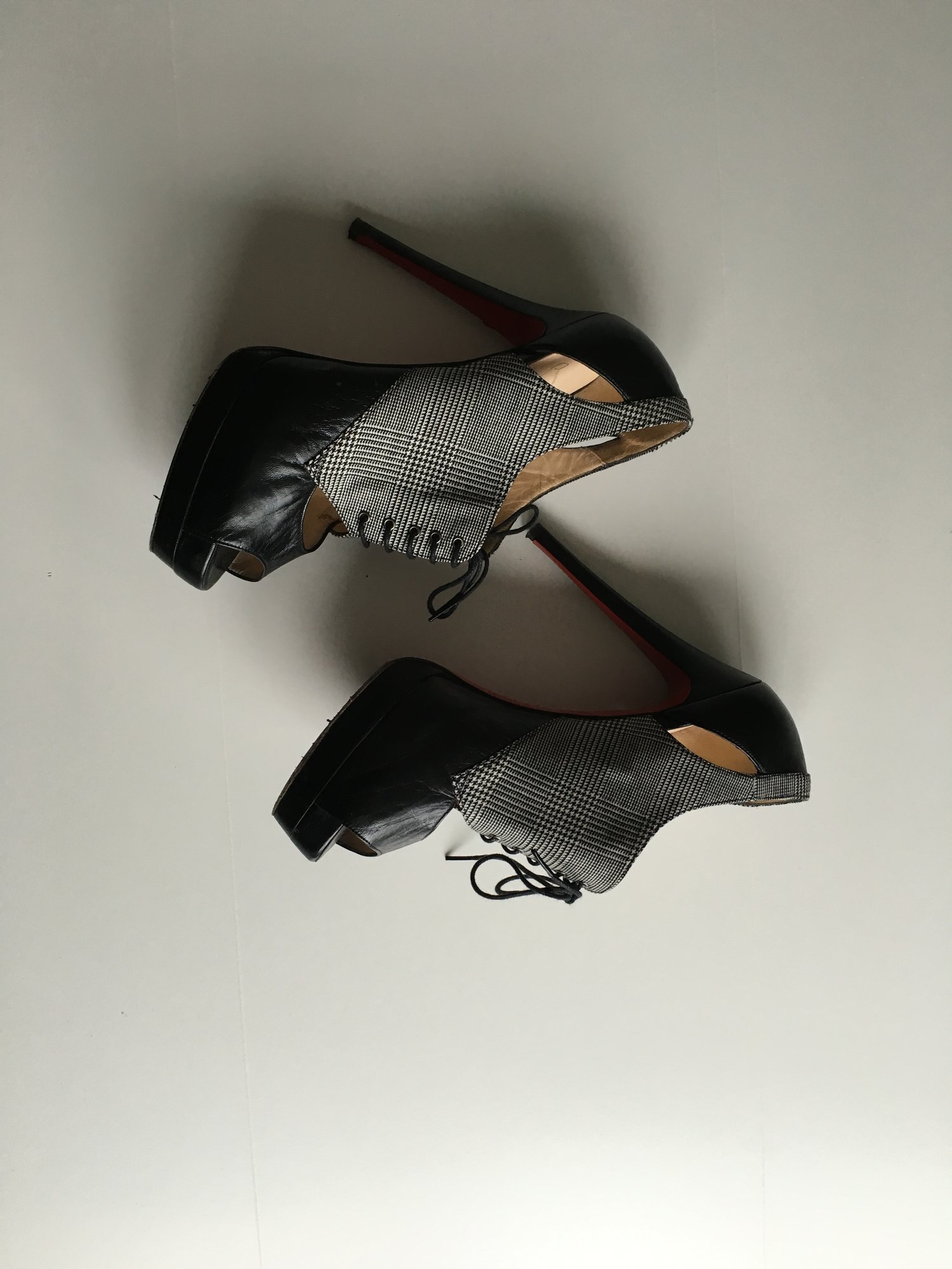 Image of CHRISTIAN LOUBOUTIN PLAID OXFORD PUMPS (SIZE 41)