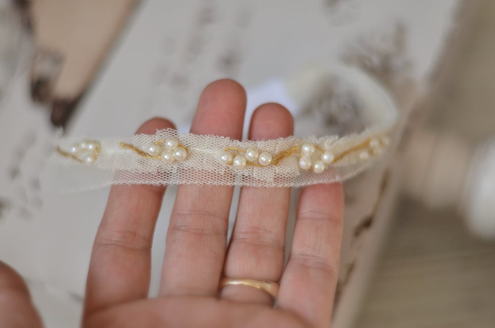 Image of Tulle and pearls headband 