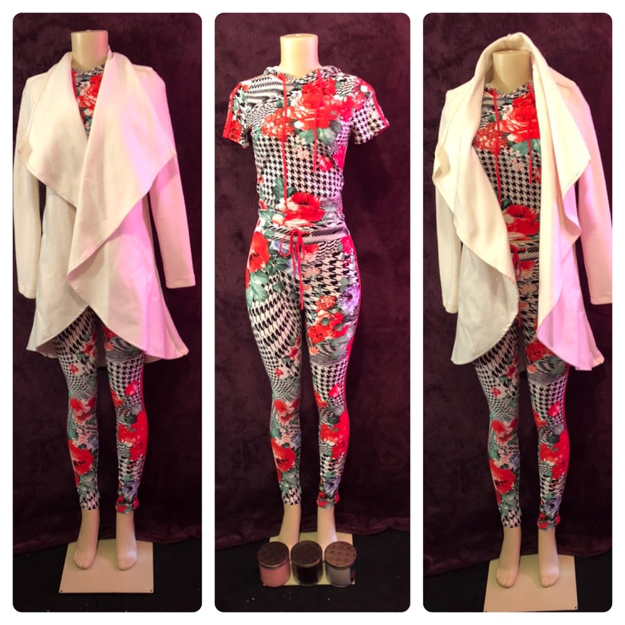 Image of Cozy red roses lounge set