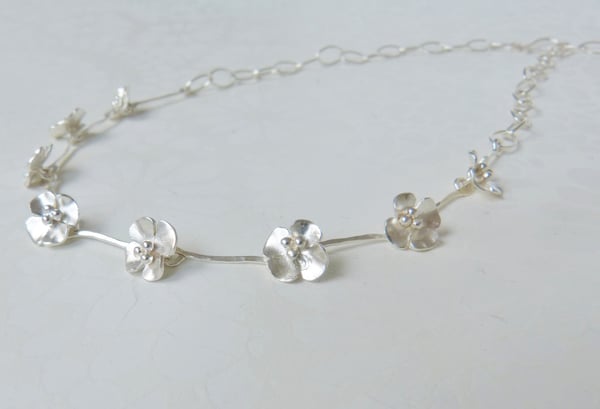 Image of Flower necklace with 8 flowers - like a daisy chain!