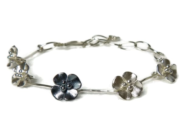 Image of Flower bracelet, like a daisy chain!