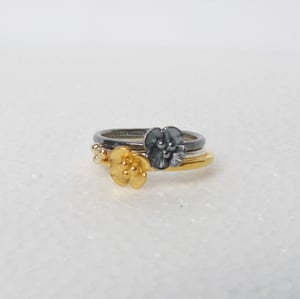 Image of Single Buttercup flower ring