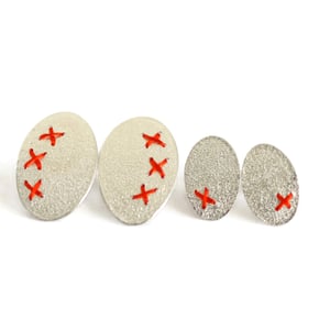 Image of Small Sewn-up earrings with one kiss