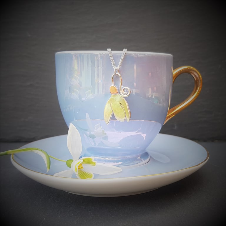 Snowdrop Pendant Image 2