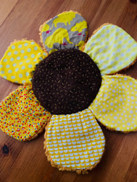 Image 1 of FLEUR SURPRISE « PETiT SOLEiL »