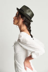 Image 4 of The Castor – Black/Gold